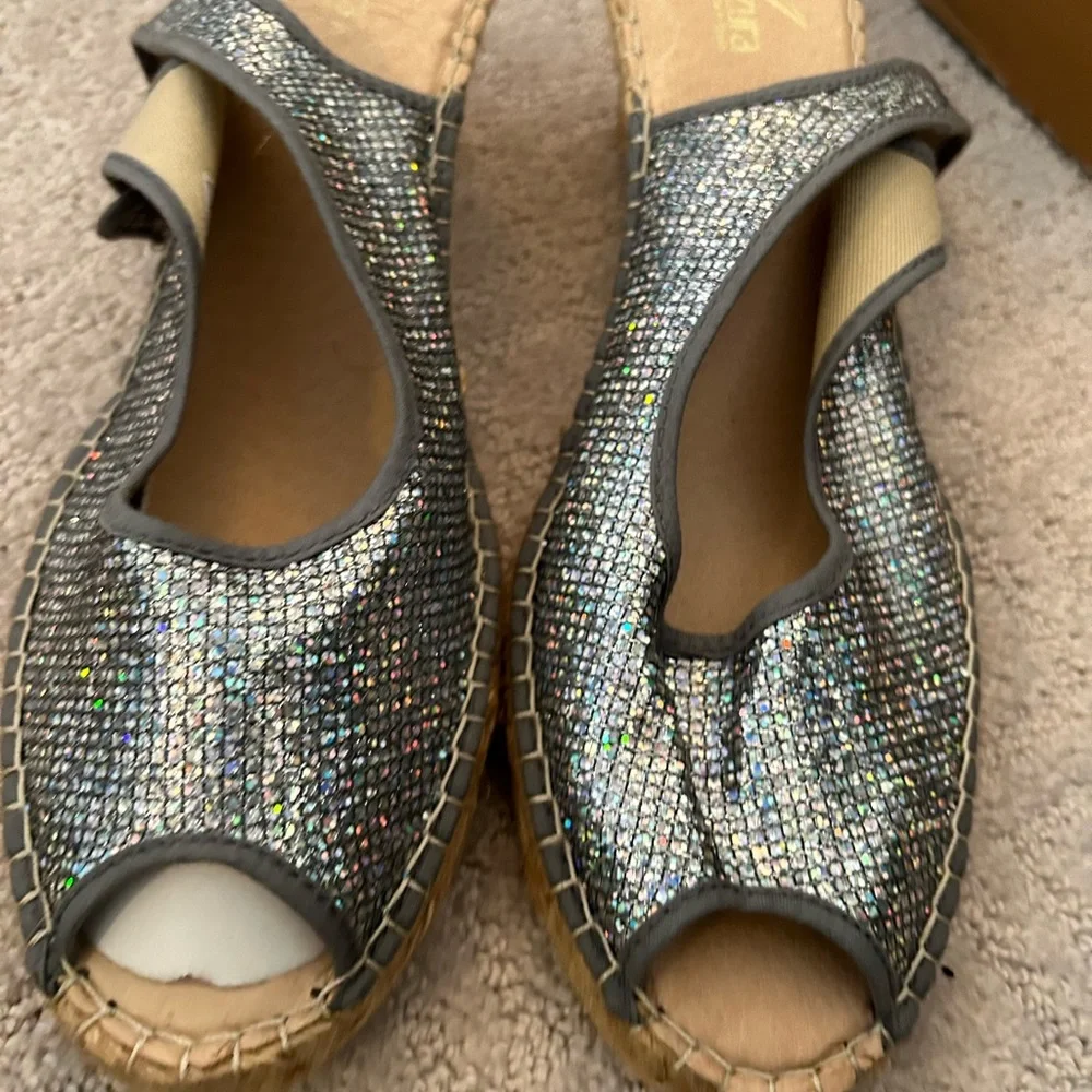 Metallic espadrilles. - Picture 1 of 10